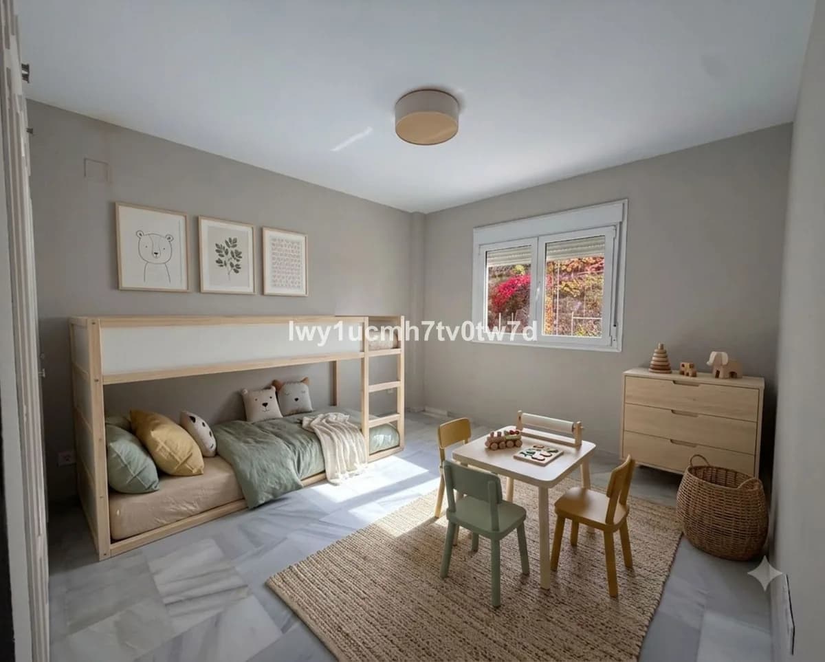 5 Bedroom Middle Floor Apartment for Sale in Limonar, Málaga - Image 7
