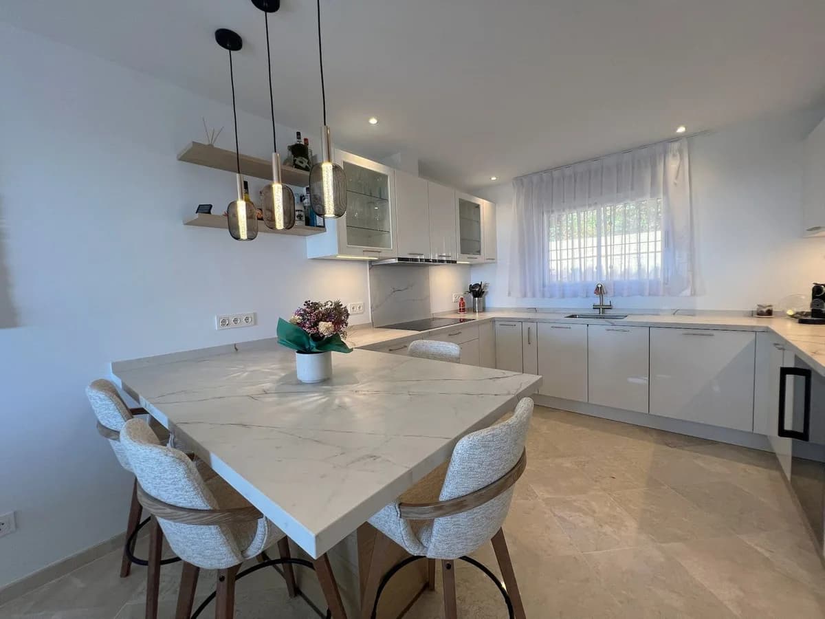 4 Bedroom Townhouse for Sale in La Mairena, Málaga - Image 6