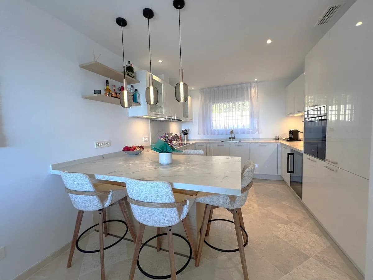 4 Bedroom Townhouse for Sale in La Mairena, Málaga - Image 7
