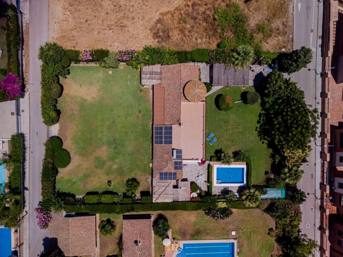 4 Bedroom Detached Villa for Sale in San Pedro de Alcántara, Málaga - Image 3