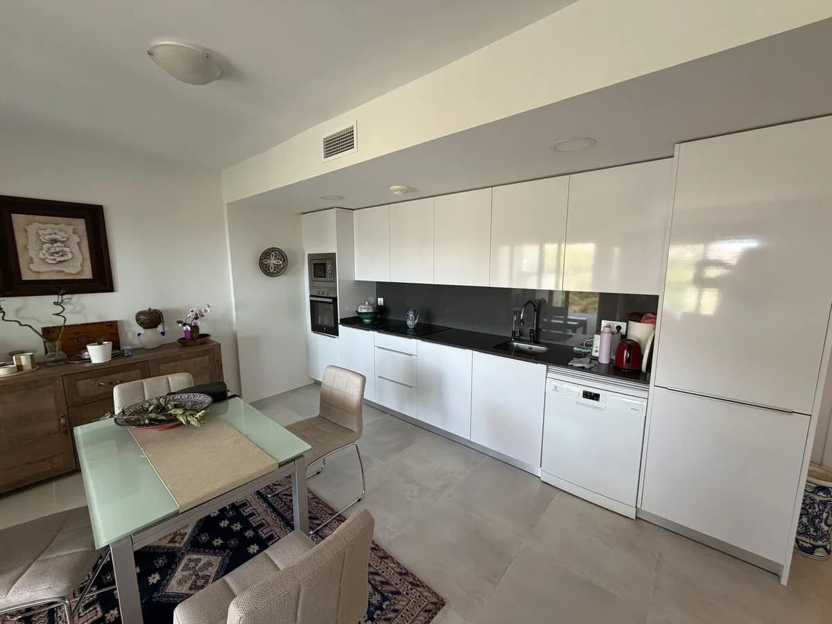 2 Bedroom Middle Floor Apartment for Sale in Benalmadena, Málaga - Image 8