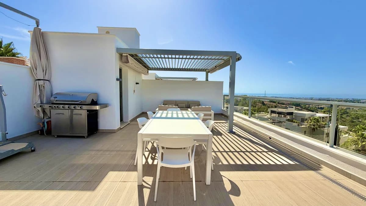 3 Bedroom Penthouse for Sale in Los Arqueros, Málaga - Image 4