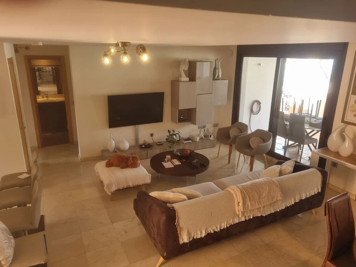 3 Bedroom Penthouse for Sale in Benalmadena, Málaga - Image 2