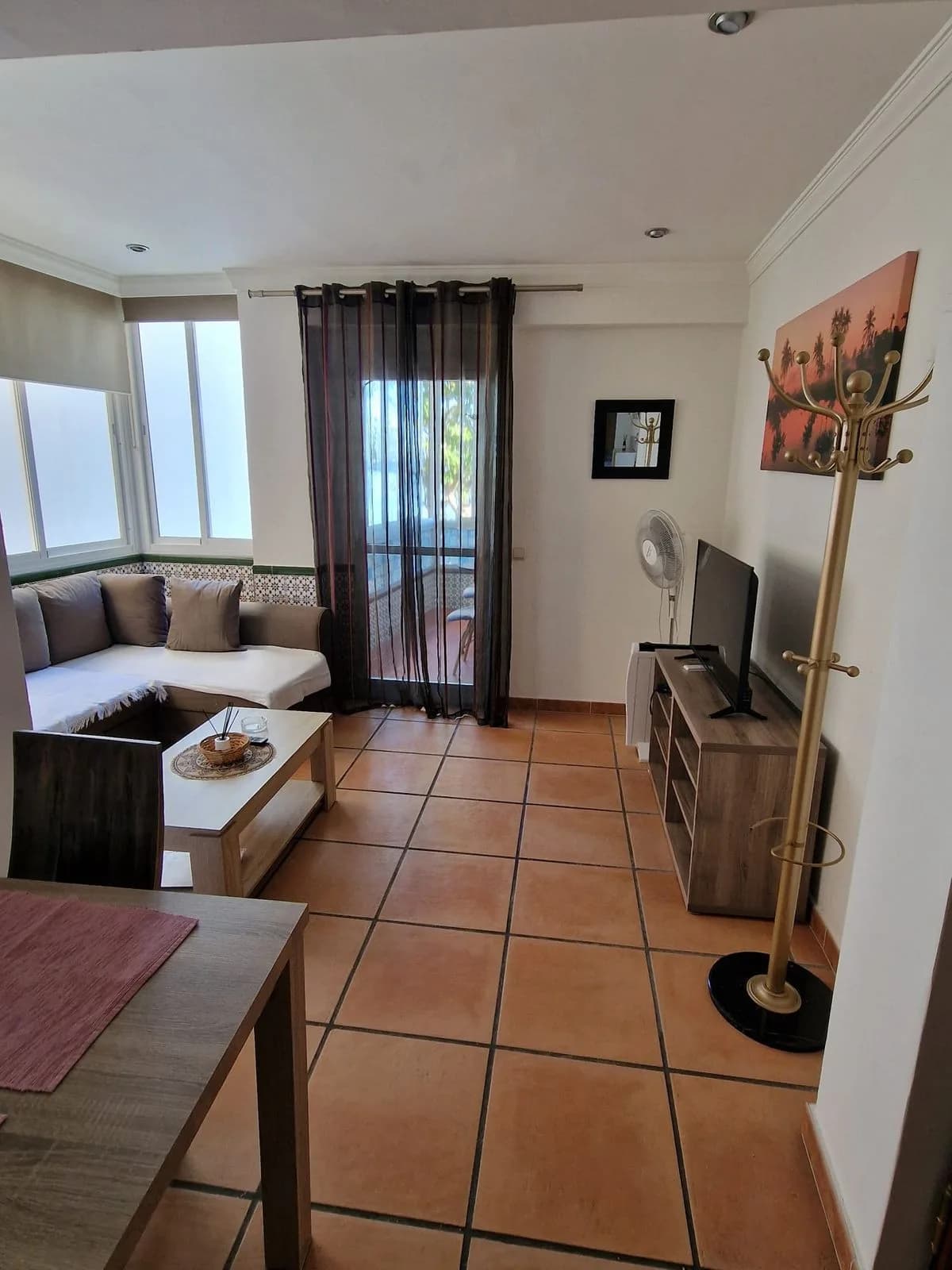 1 Bedroom Middle Floor Apartment for Sale in Estepona, Málaga - Image 5