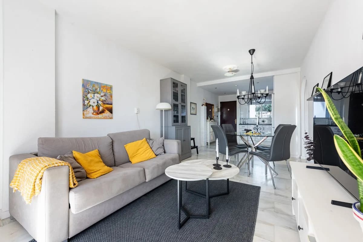 2 Bedroom Middle Floor Apartment for Sale in Riviera del Sol, Málaga