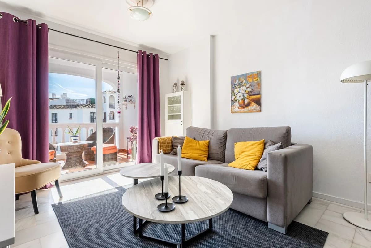 2 Bedroom Middle Floor Apartment for Sale in Riviera del Sol, Málaga - Image 2