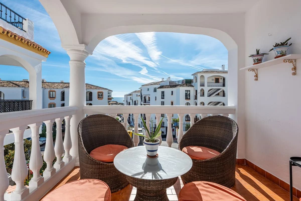 2 Bedroom Middle Floor Apartment for Sale in Riviera del Sol, Málaga - Image 3