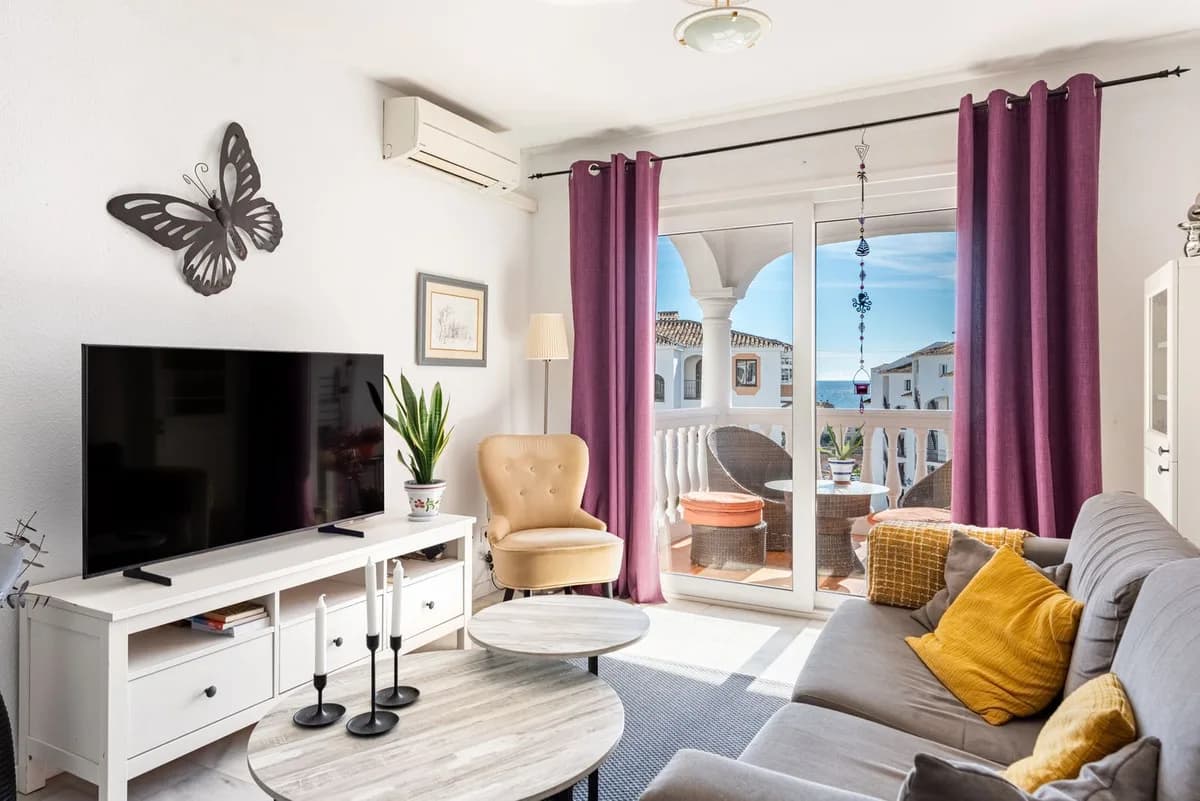 2 Bedroom Middle Floor Apartment for Sale in Riviera del Sol, Málaga - Image 5