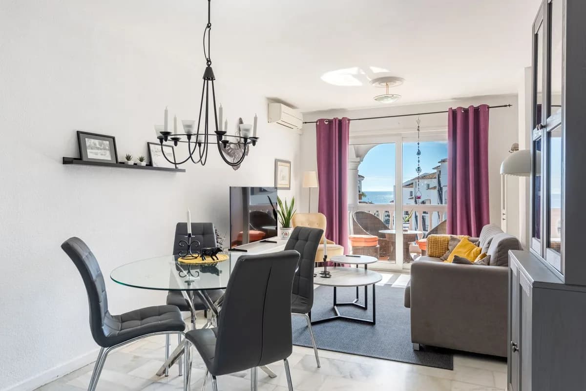 2 Bedroom Middle Floor Apartment for Sale in Riviera del Sol, Málaga - Image 7