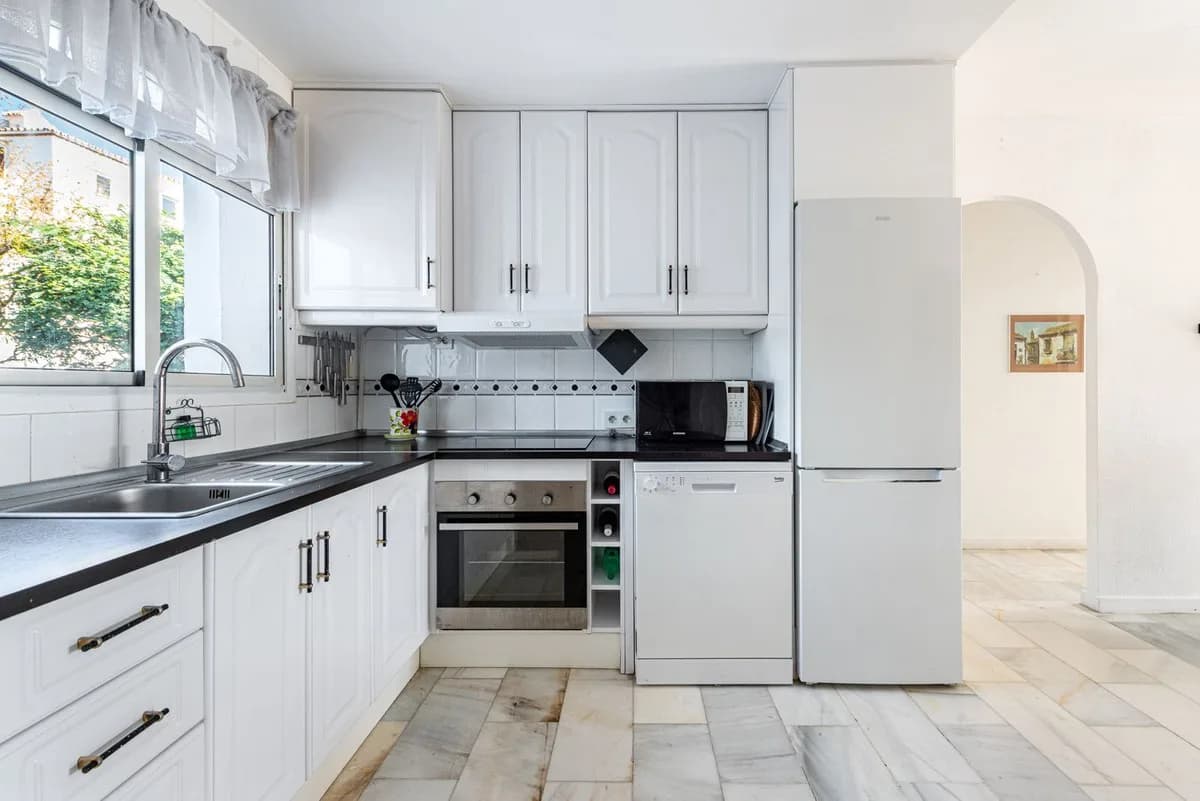 2 Bedroom Middle Floor Apartment for Sale in Riviera del Sol, Málaga - Image 9