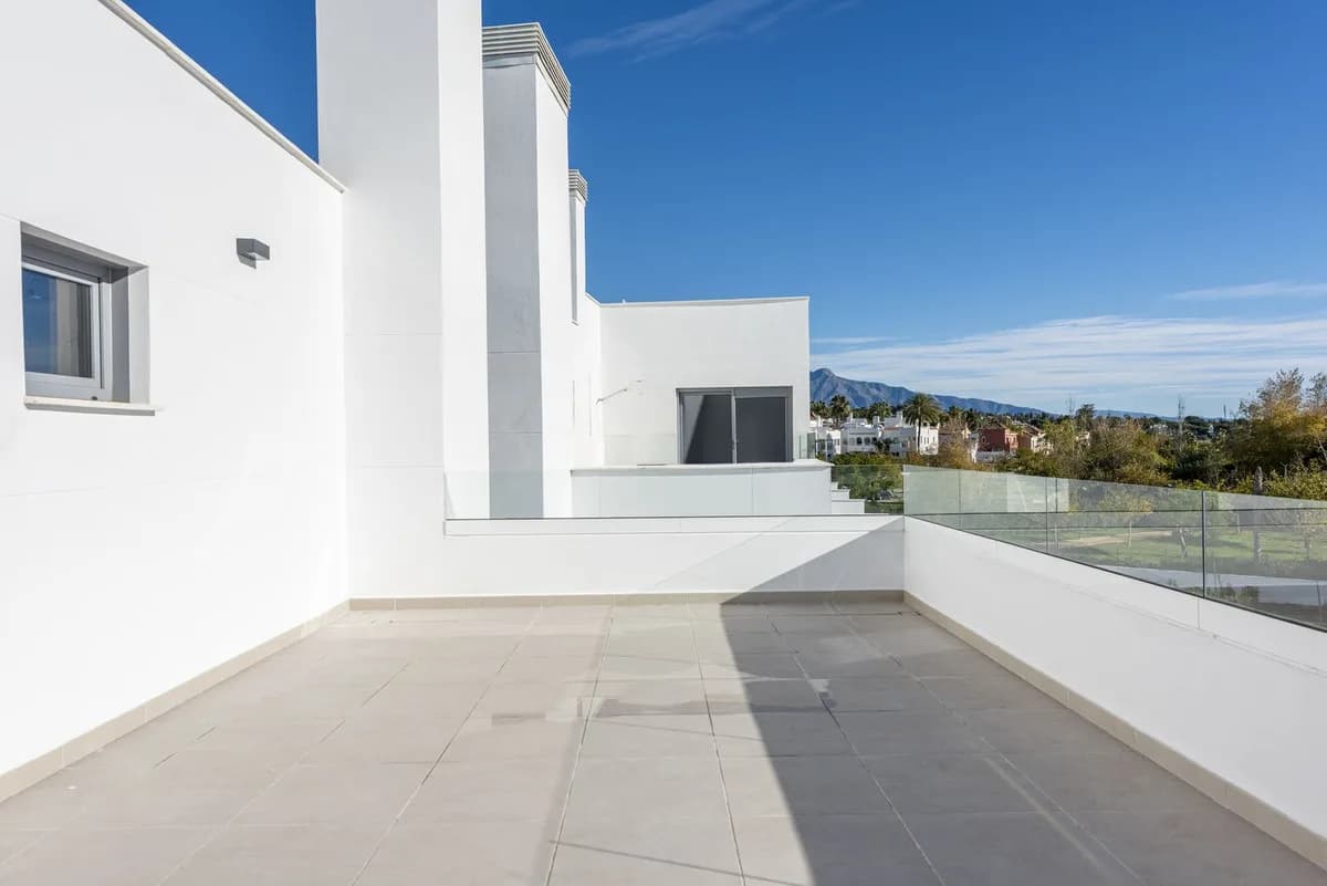 3 Bedroom Penthouse Duplex for Sale in Bel Air, Málaga - Image 5