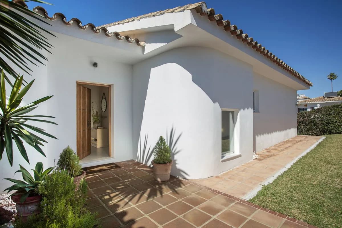 3 Bedroom Detached Villa for Sale in Riviera del Sol, Málaga - Image 3