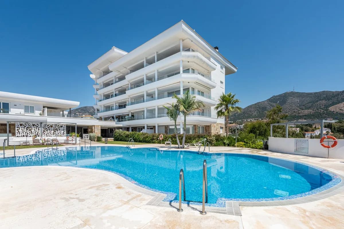 3 Bedroom Ground Floor Apartment for Sale in Fuengirola, Málaga - Image 2