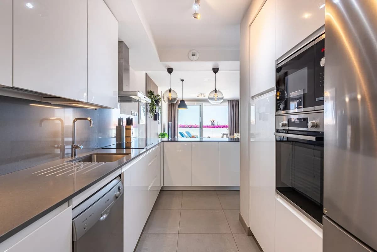 3 Bedroom Ground Floor Apartment for Sale in Fuengirola, Málaga - Image 6