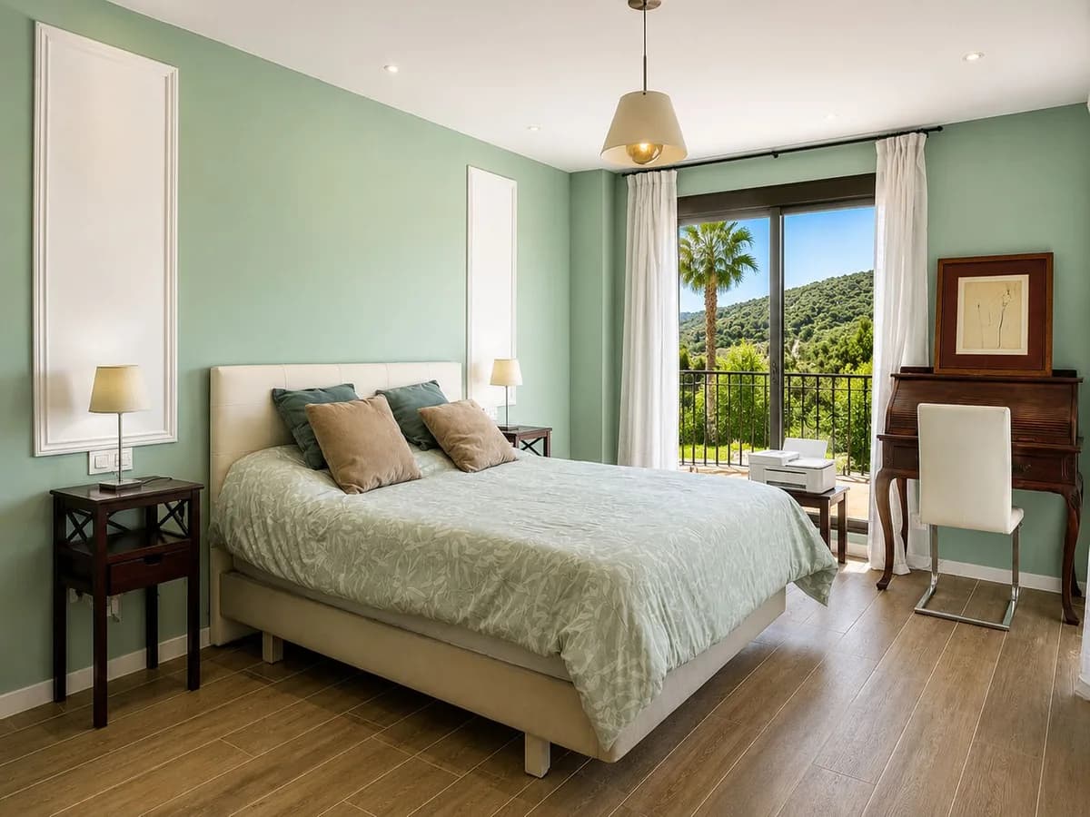 5 Bedroom Detached Villa for Sale in Selwo, Málaga - Image 9