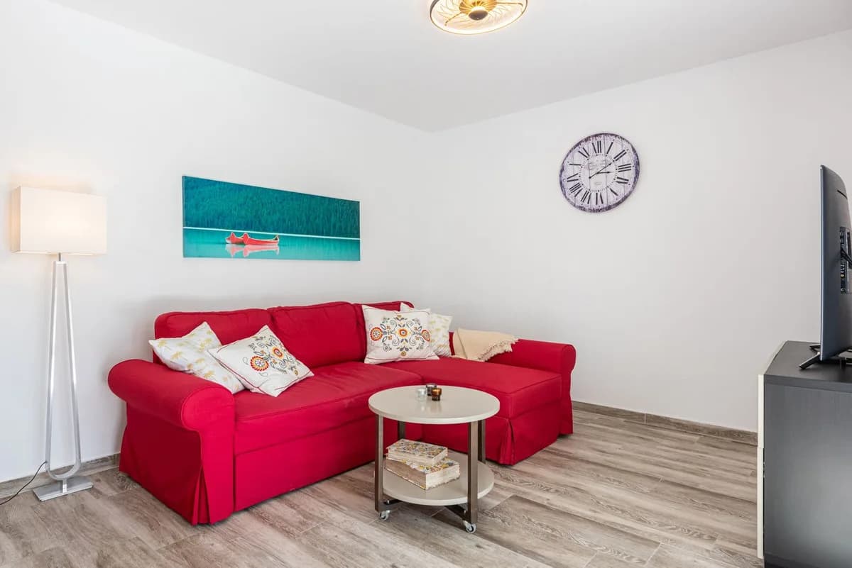 1 Bedroom Middle Floor Apartment for Sale in Fuengirola, Málaga - Image 2