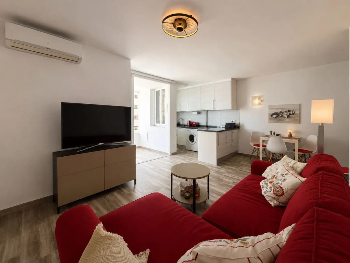 1 Bedroom Middle Floor Apartment for Sale in Fuengirola, Málaga - Image 3