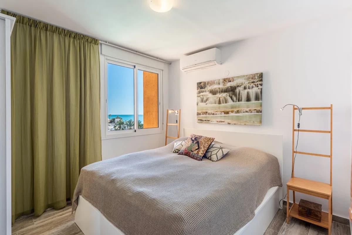 1 Bedroom Middle Floor Apartment for Sale in Fuengirola, Málaga - Image 7