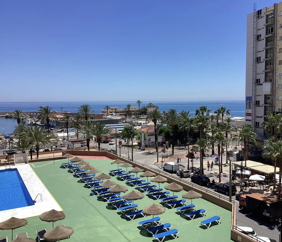 1 Bedroom Middle Floor Apartment for Sale in Fuengirola, Málaga - Image 9