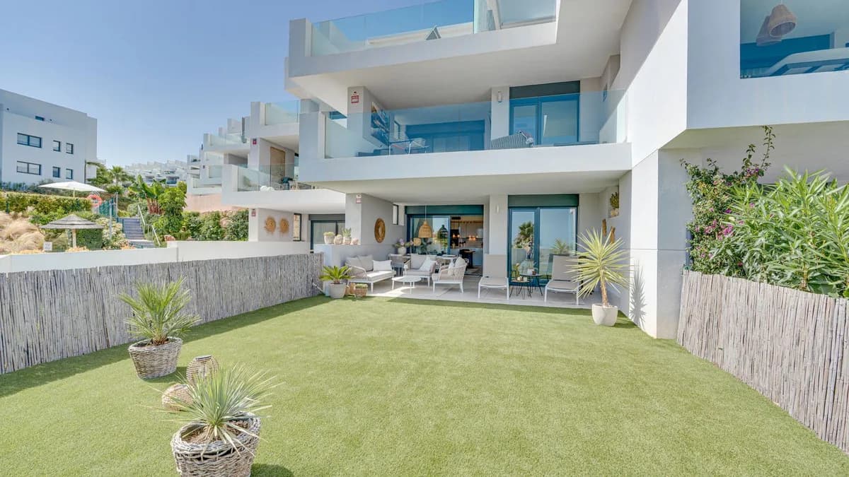 2 Bedroom Ground Floor Apartment for Sale in Manilva, Málaga