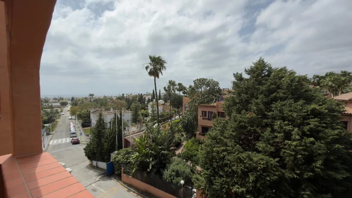 1 Bedroom Middle Floor Apartment for Sale in Benahavís, Málaga - Image 6
