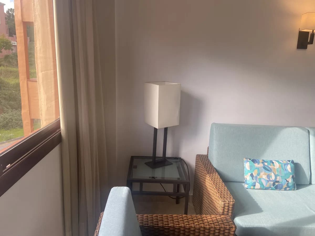 1 Bedroom Middle Floor Apartment for Sale in Benahavís, Málaga - Image 9