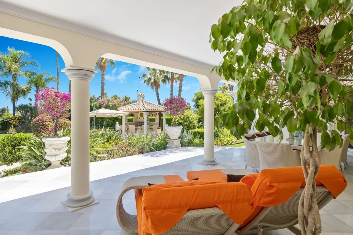 6 Bedroom Detached Villa for Sale in Nueva Andalucía, Málaga - Image 5