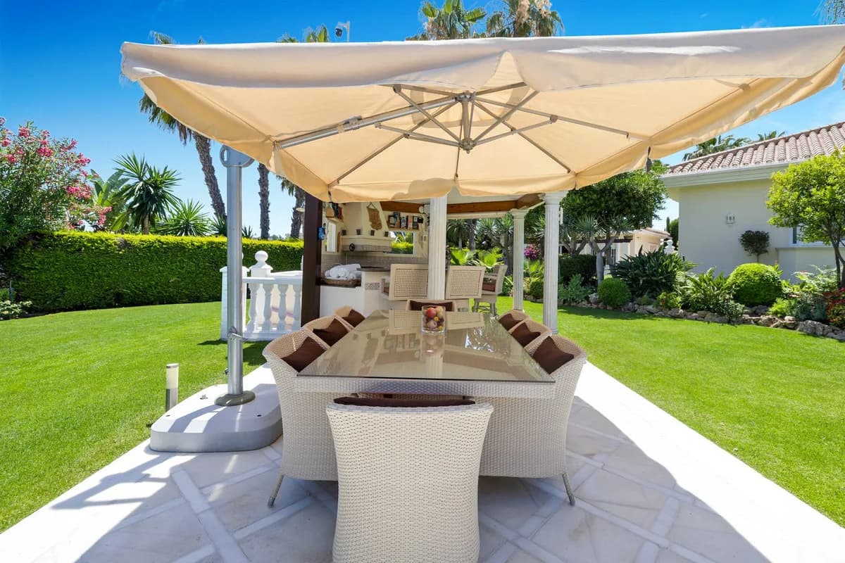 6 Bedroom Detached Villa for Sale in Nueva Andalucía, Málaga - Image 6