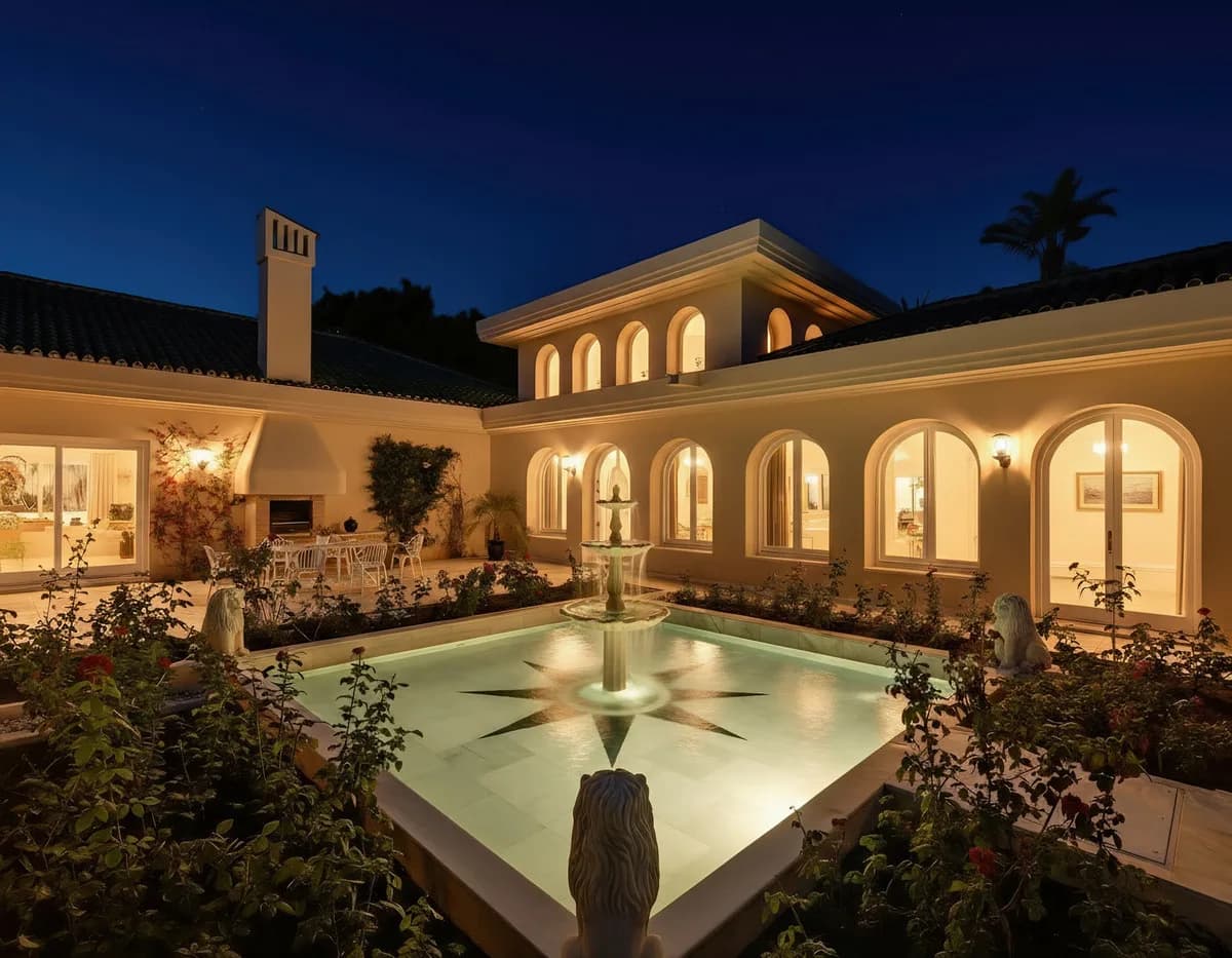 6 Bedroom Detached Villa for Sale in Marbella, Málaga - Image 3