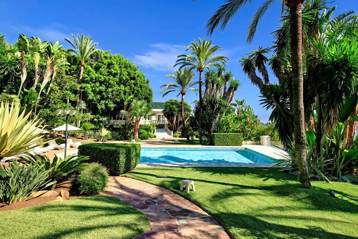 6 Bedroom Detached Villa for Sale in Marbella, Málaga - Image 9