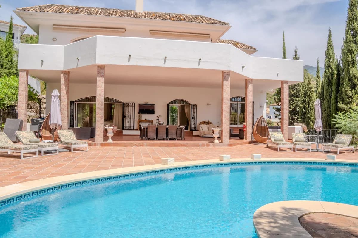 6 Bedroom Detached Villa for Sale in Benahavís, Málaga - Image 2