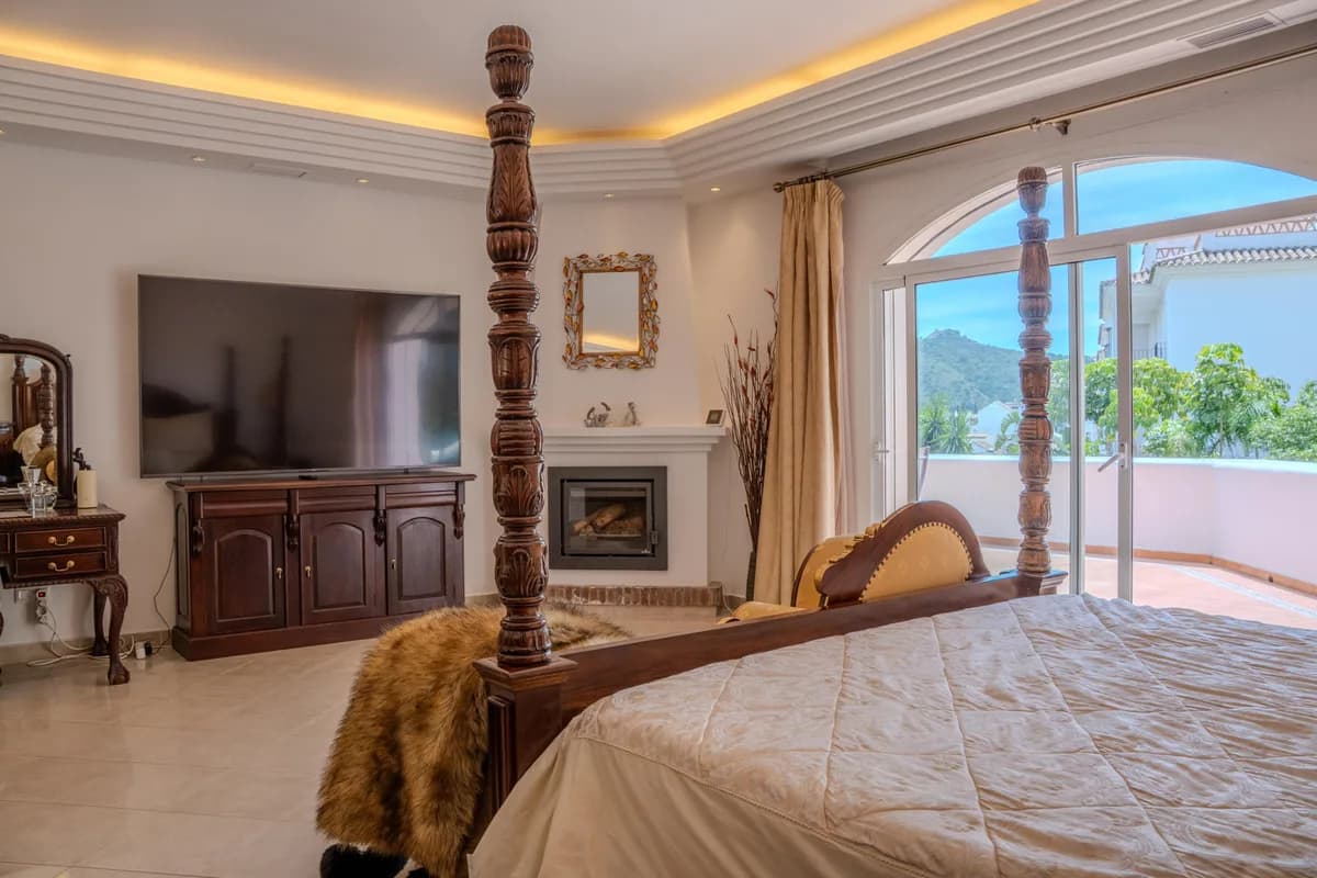 6 Bedroom Detached Villa for Sale in Benahavís, Málaga - Image 6