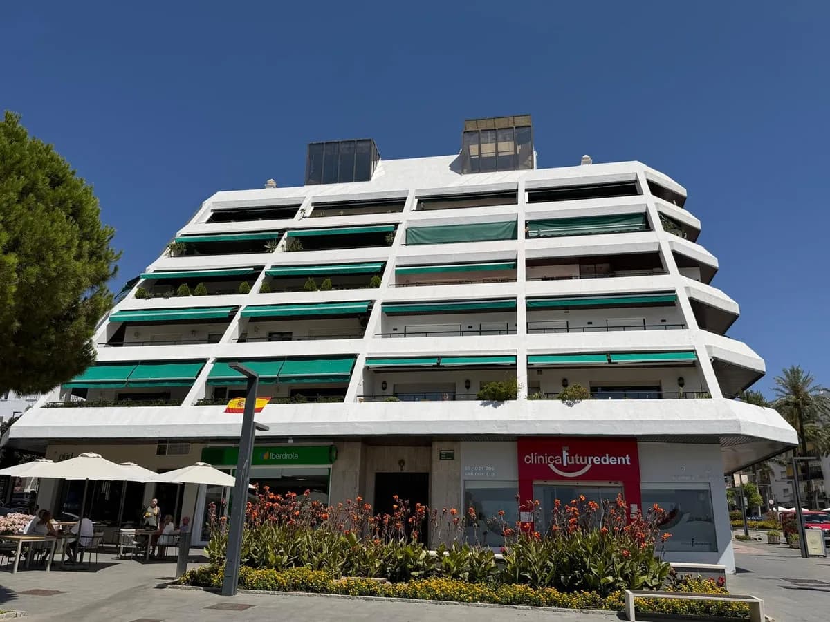 4 Bedroom Middle Floor Apartment for Sale in San Pedro de Alcántara, Málaga