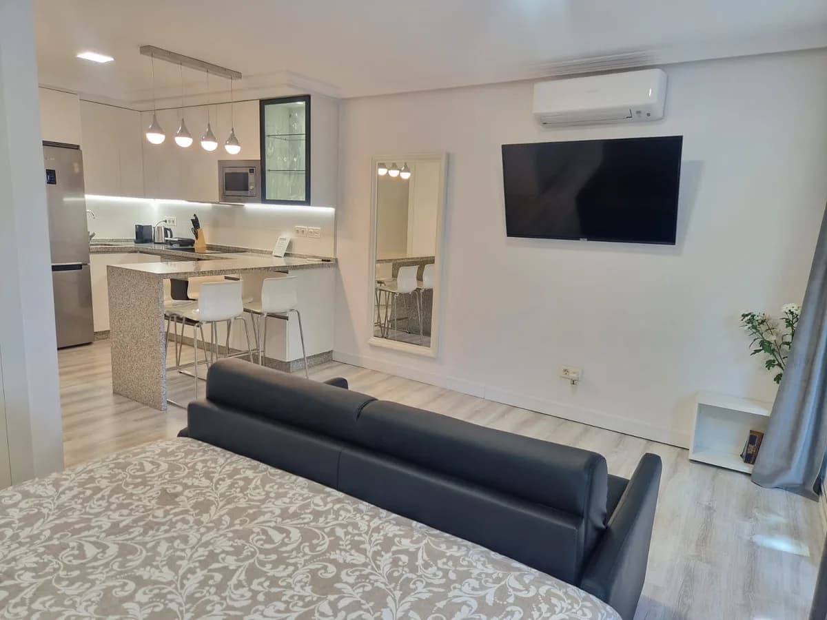 1 Bedroom Ground Floor Apartment for Sale in Elviria, Málaga - Image 7