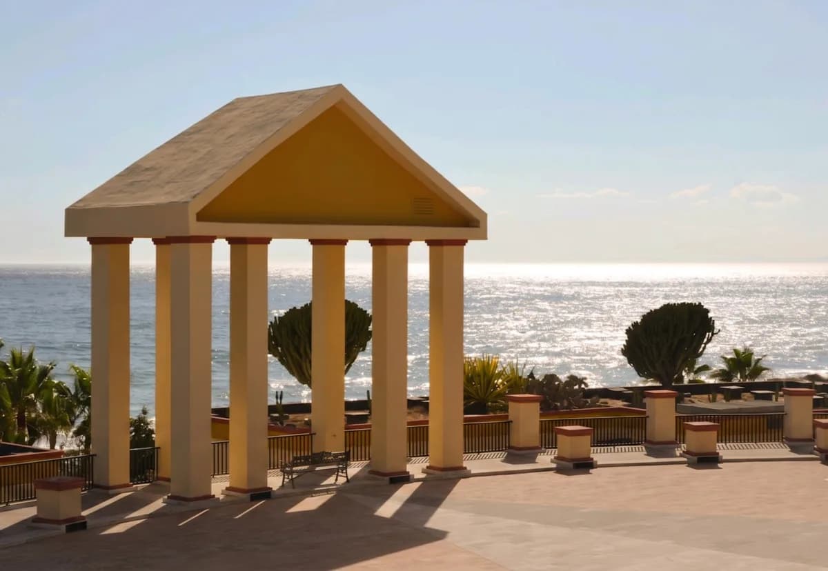 1 Bedroom Ground Floor Apartment for Sale in Elviria, Málaga - Image 9