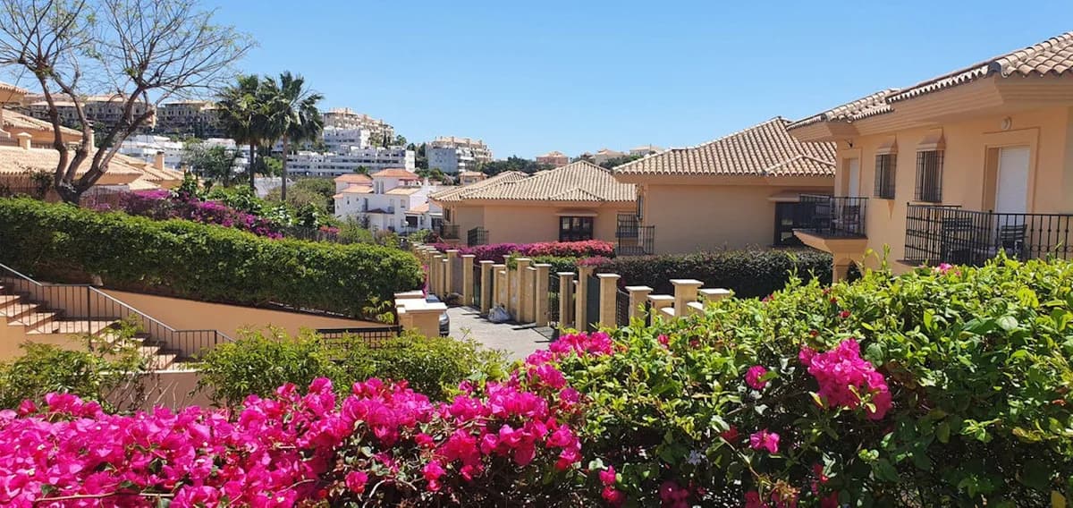 4 Bedroom Detached Villa for Sale in Riviera del Sol, Málaga - Image 4