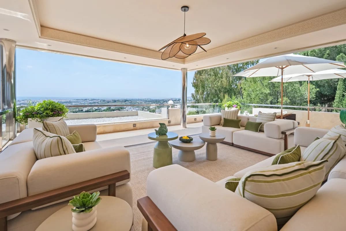 5 Bedroom Penthouse for Sale in Nueva Andalucía, Málaga - Image 6