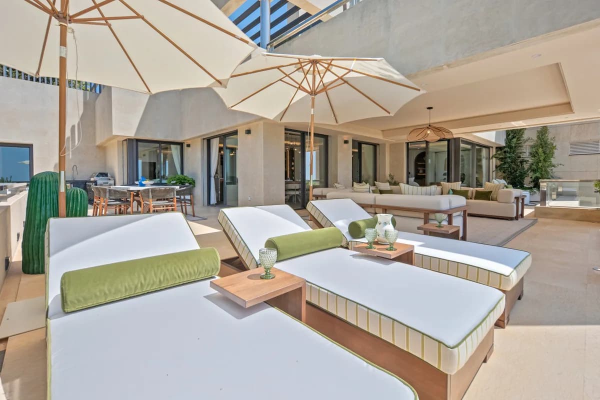 5 Bedroom Penthouse for Sale in Nueva Andalucía, Málaga - Image 8