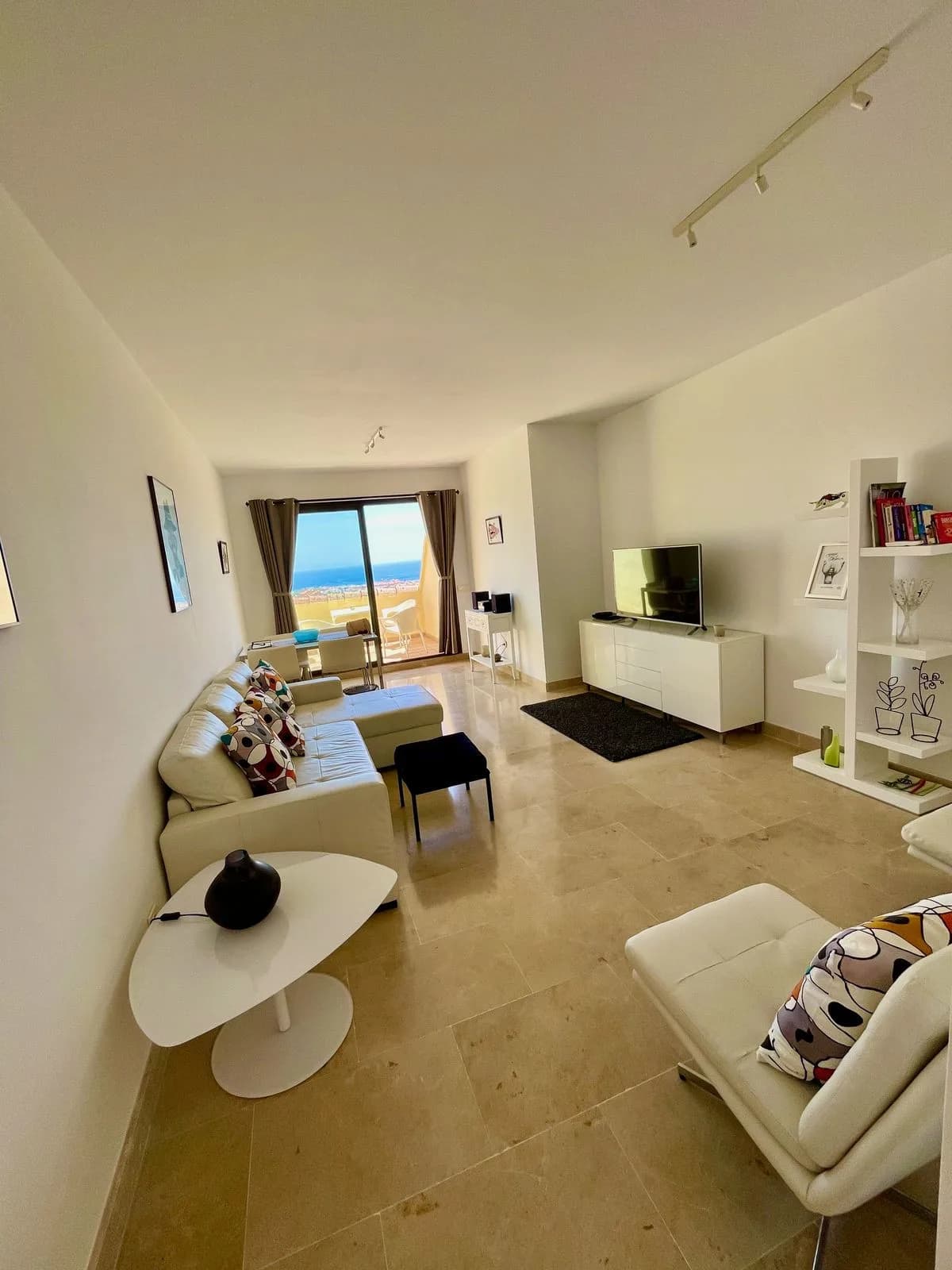 2 Bedroom Penthouse for Sale in La Duquesa, Málaga - Image 2