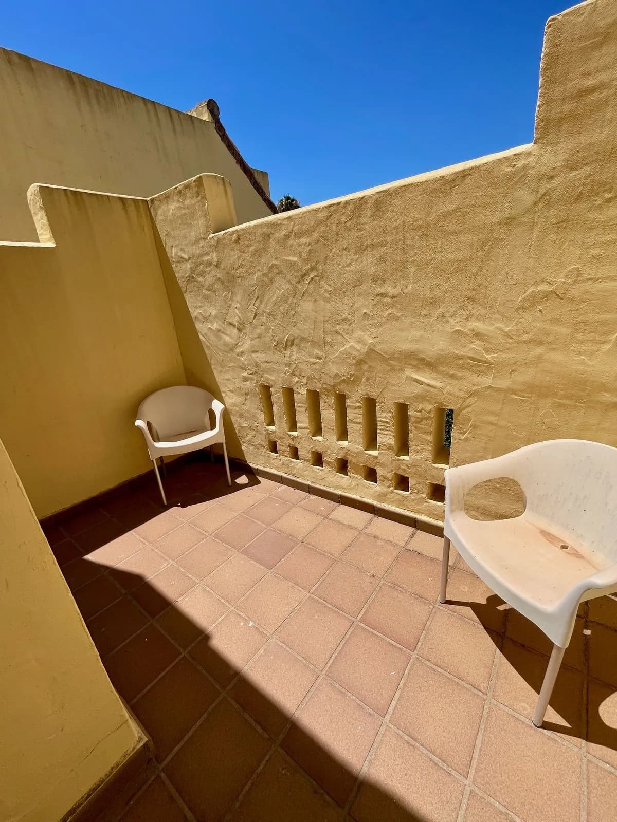 2 Bedroom Penthouse for Sale in La Duquesa, Málaga - Image 4