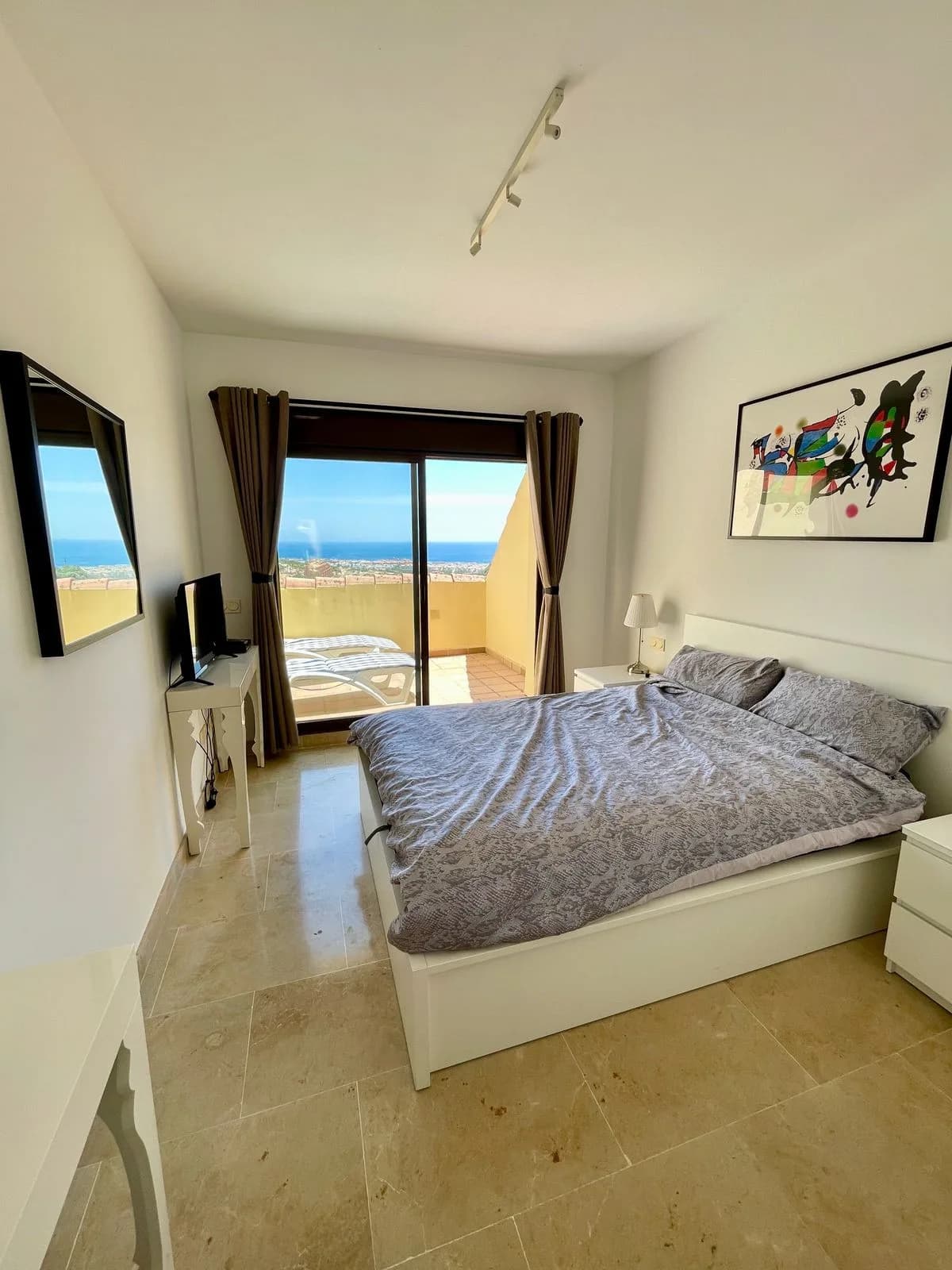 2 Bedroom Penthouse for Sale in La Duquesa, Málaga - Image 5