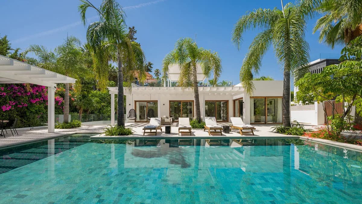 4 Bedroom Detached Villa for Sale in Las Brisas, Málaga - Image 4