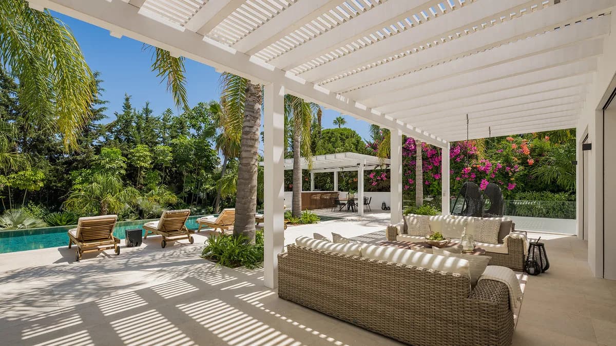 4 Bedroom Detached Villa for Sale in Las Brisas, Málaga - Image 6