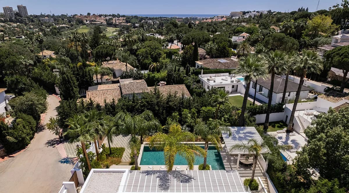4 Bedroom Detached Villa for Sale in Las Brisas, Málaga - Image 8