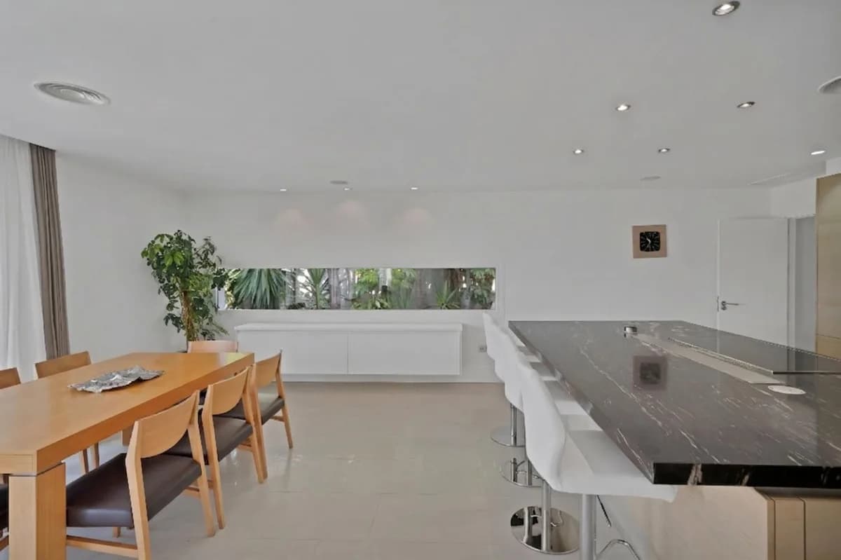 6 Bedroom Detached Villa for Sale in Sierra Blanca, Málaga - Image 6