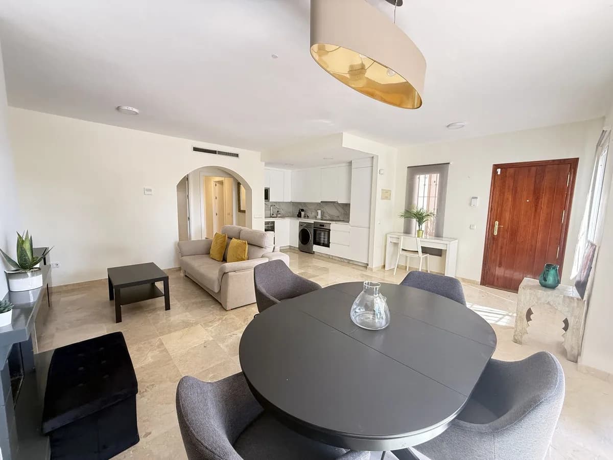 2 Bedroom Ground Floor Apartment for Sale in Aloha, Málaga - Image 2