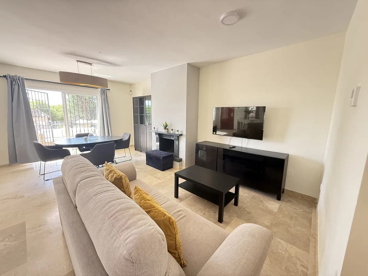 2 Bedroom Ground Floor Apartment for Sale in Aloha, Málaga - Image 4