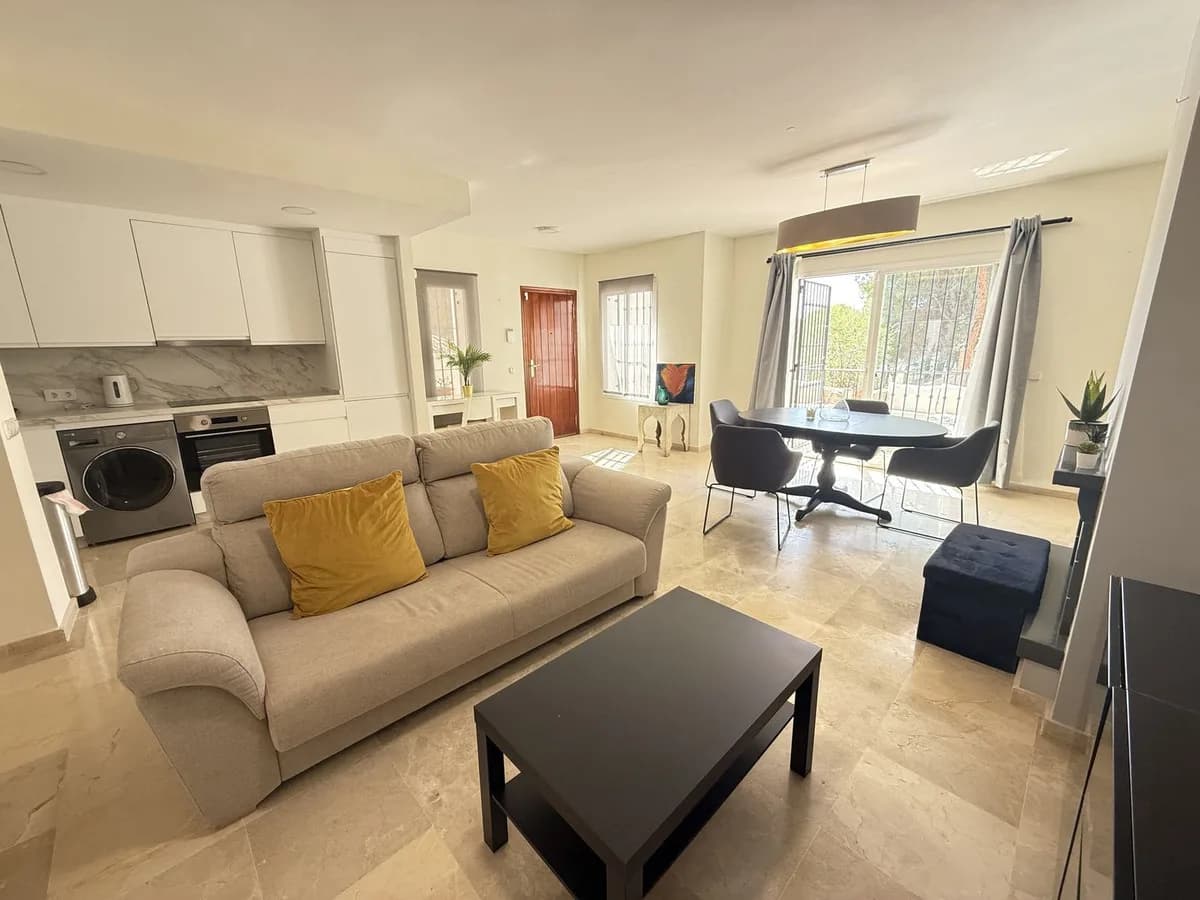 2 Bedroom Ground Floor Apartment for Sale in Aloha, Málaga - Image 5