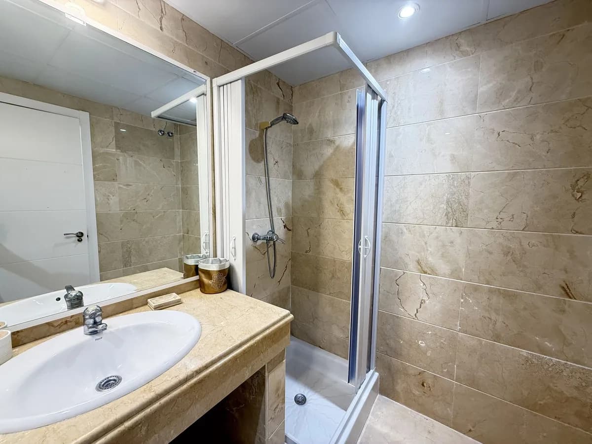2 Bedroom Ground Floor Apartment for Sale in Aloha, Málaga - Image 9