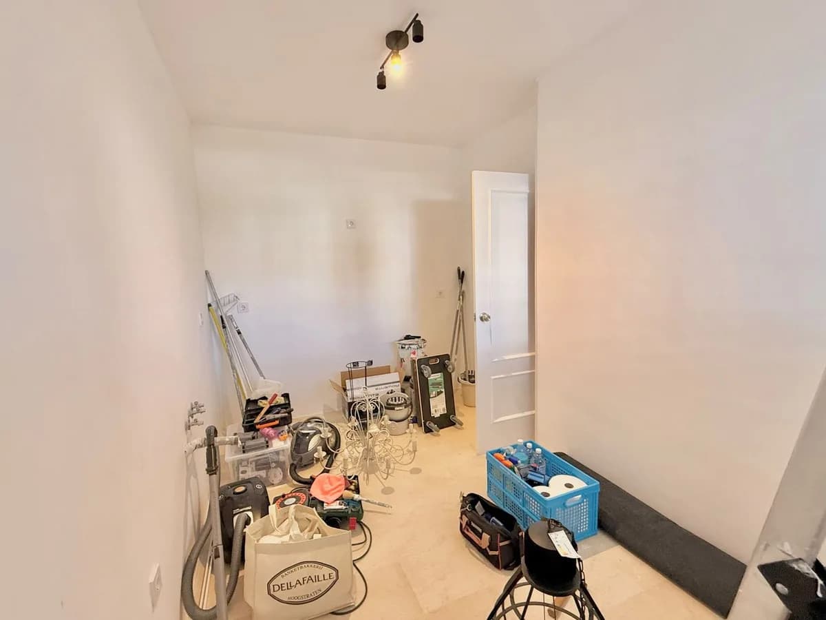 2 Bedroom Middle Floor Apartment for Sale in Fuengirola, Málaga - Image 4